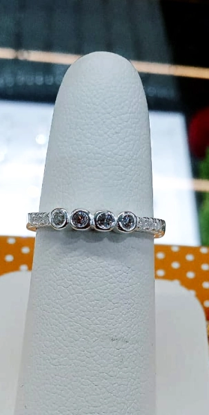 Montado en bisel 4 Piedras